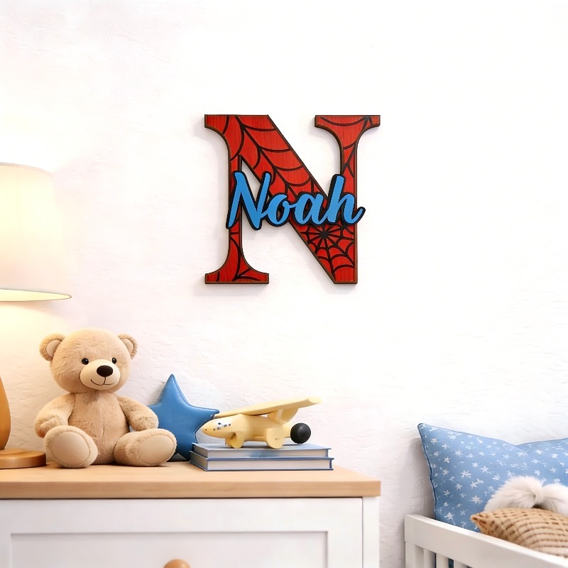 パーソナライズされたスパイダーウェブネームハンギングサイン、 - Baby Nursery Name Sign のレビューと価格