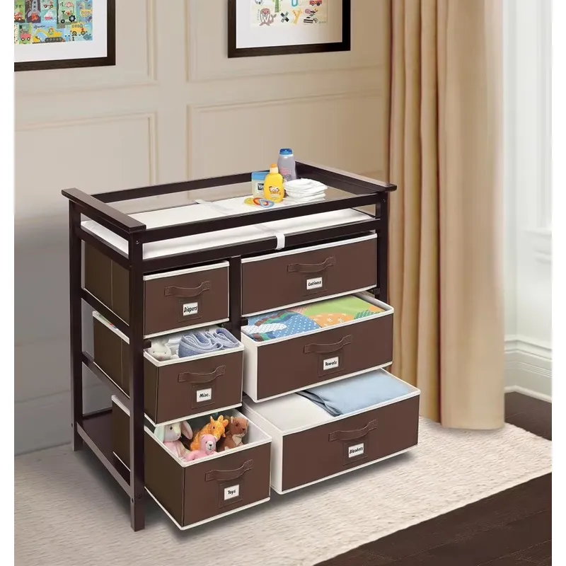 モダンな木製ベビーチェスト、おむつ交換台と収納バスケット付き - Baby Nursery Modern のレビューと価格