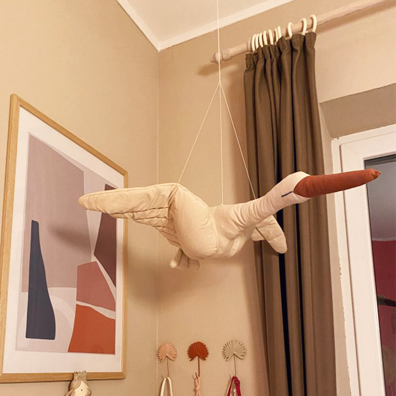 新しい女の赤ちゃんの部屋の装飾、創造的な壁掛けスワンぬいぐる - Baby Nursery Modern のレビューと価格